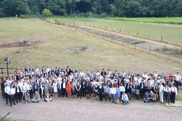 groepsfoto van het 30-jarig jubileumfeest van CIMSOLUTIONS